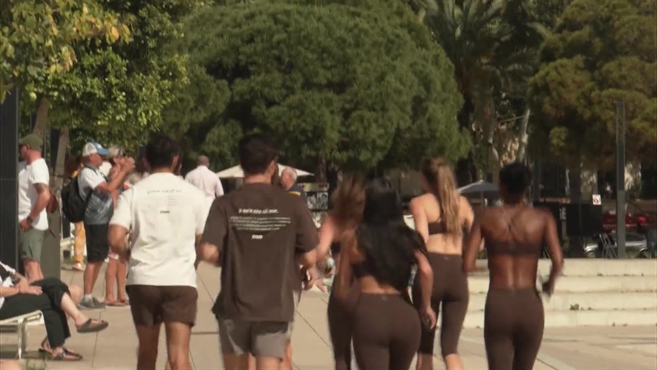 Socios de Mio Clubs corriendo por el centro de Palma